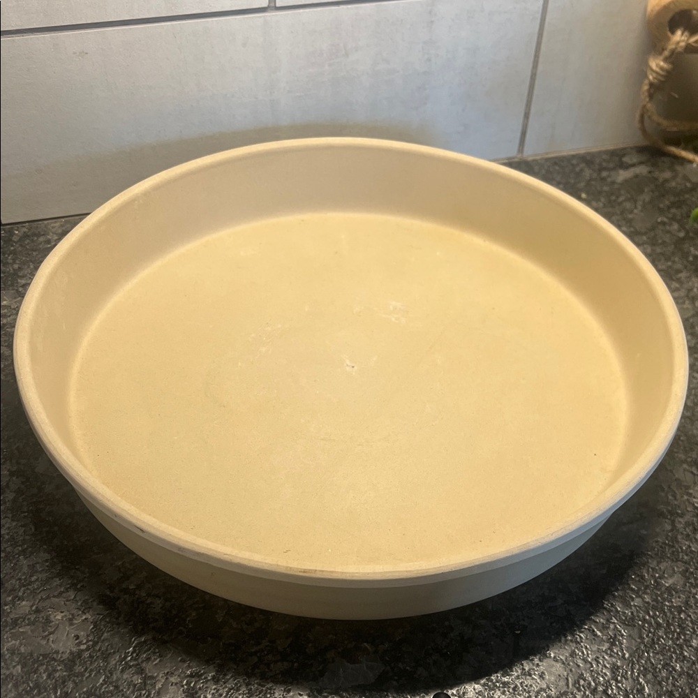 11” Round Stoneward Baking Dish. Exc condition by Sassafras